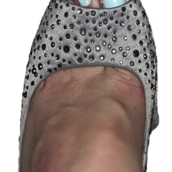 Bin 3C Gianni Bini Silver bedazzled open toe pumps size 7 - Picture 7 of 8